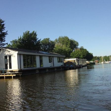 Bb De Woonboot Apartment Anna Paulowna Екстериор снимка
