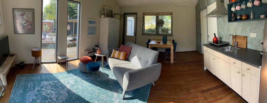 Bb De Woonboot Apartment Anna Paulowna Екстериор снимка