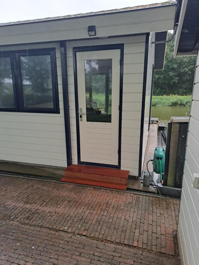 Bb De Woonboot Apartment Anna Paulowna Екстериор снимка