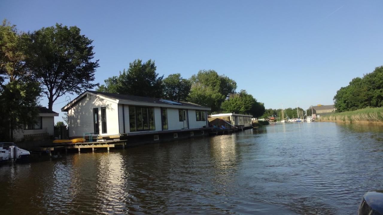 Bb De Woonboot Apartment Anna Paulowna Екстериор снимка